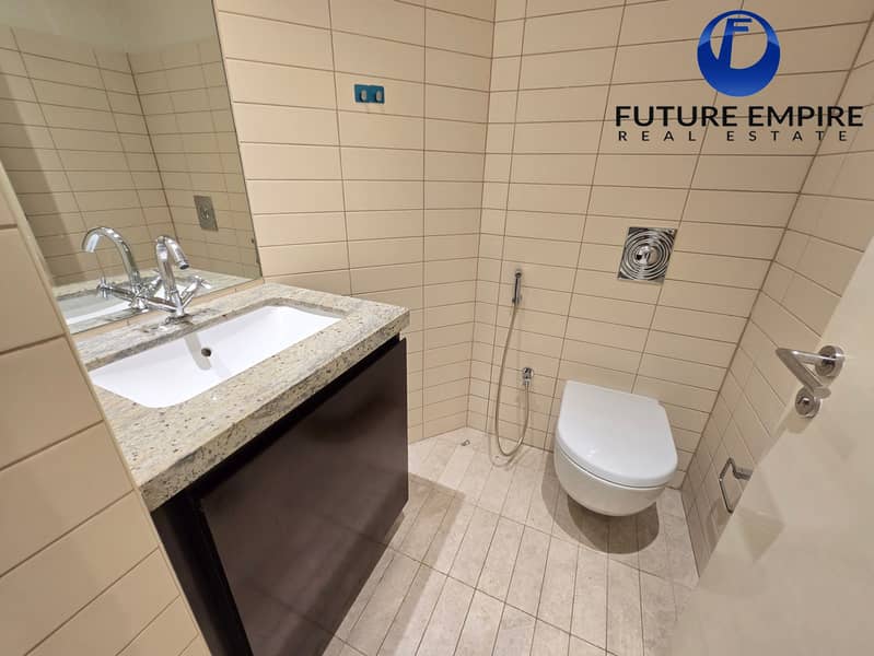 Sea View ! Lavish 2Bhk ! Prime Location ! All Amenities - Image 10