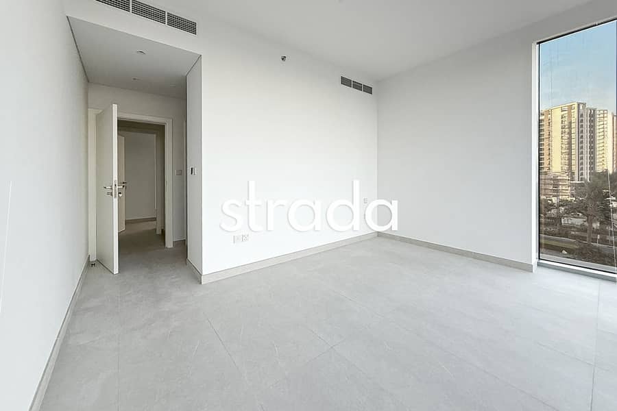 Spacious | Pool View | Available Now - Image 10