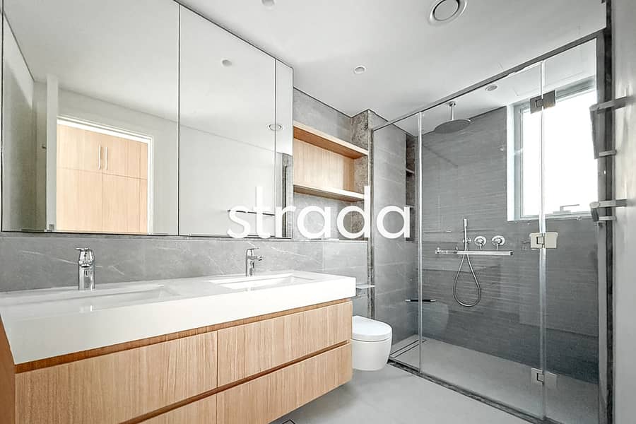 Spacious | Pool View | Available Now - Image 12