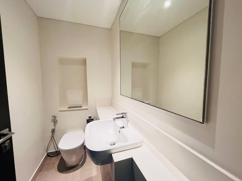 FULL CREEK VIEW 3-BHK READY TO MOVE IN - Image 17