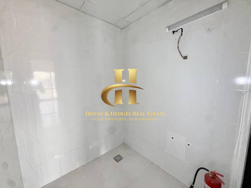 Spacious Unit | Close Kitchen | Separate Laundry - Image 10