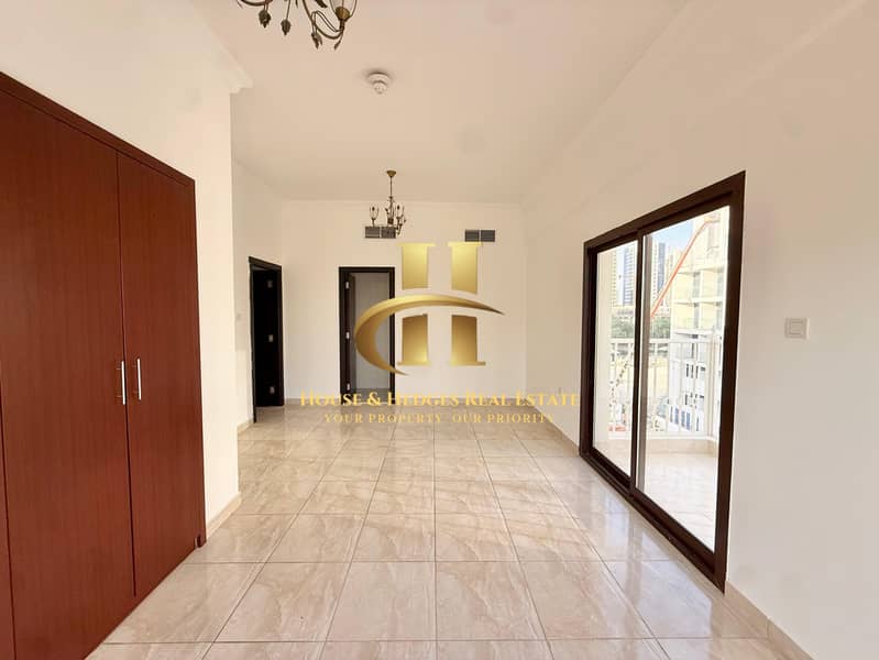 Spacious Unit | Close Kitchen | Separate Laundry - Image 13