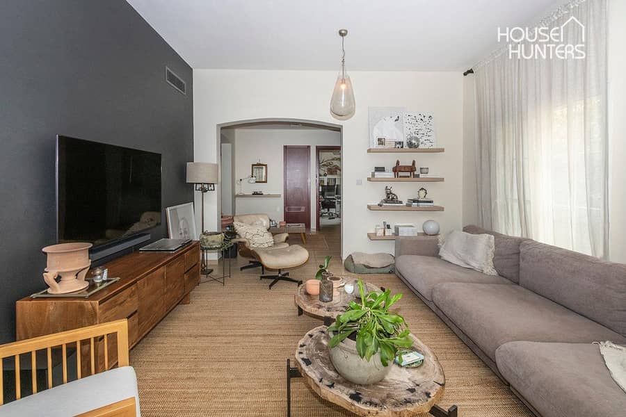 Stunning Contemporary Villa | Spacious Layout