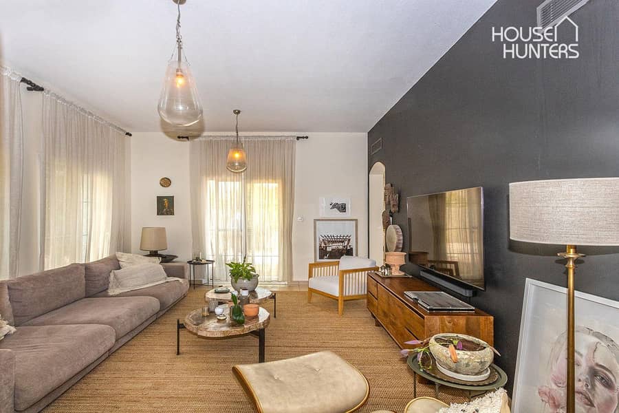 Stunning Contemporary Villa | Spacious Layout