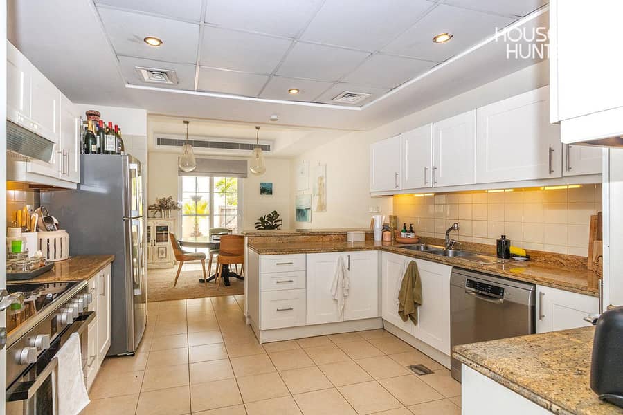 Stunning Contemporary Villa | Spacious Layout - Image 6