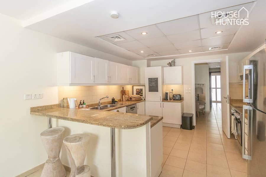 Stunning Contemporary Villa | Spacious Layout - Image 8