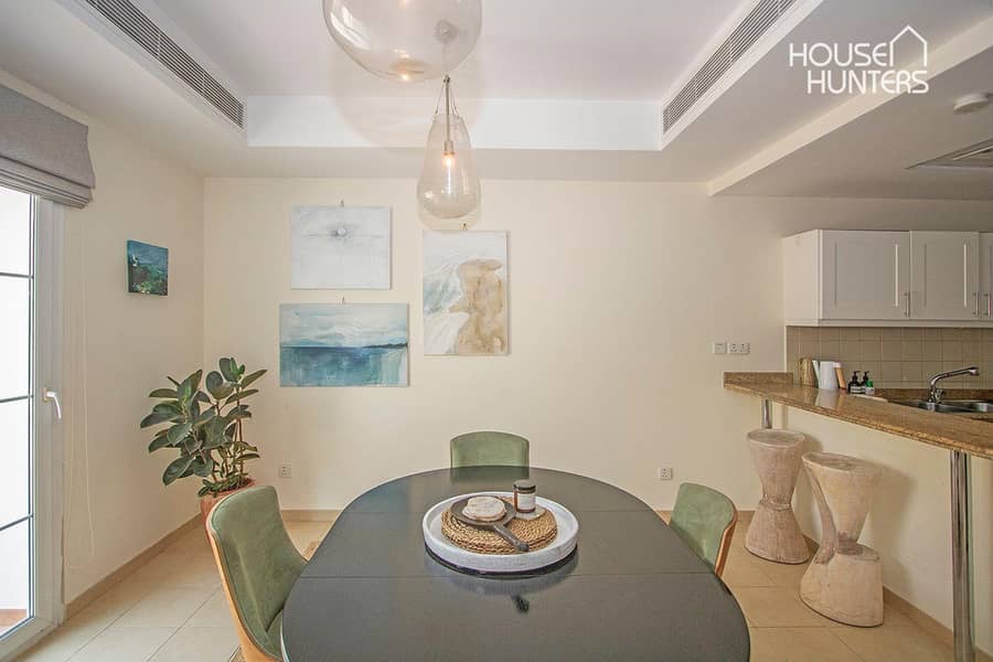 Stunning Contemporary Villa | Spacious Layout - Image 9