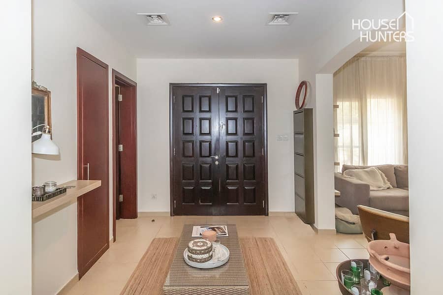 Stunning Contemporary Villa | Spacious Layout - Image 11