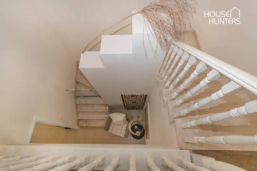 Stunning Contemporary Villa | Spacious Layout - Image 12