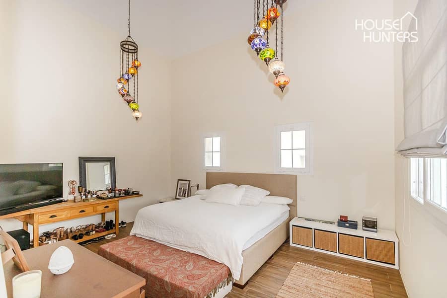 Stunning Contemporary Villa | Spacious Layout - Image 14