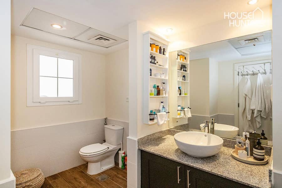 Stunning Contemporary Villa | Spacious Layout - Image 16