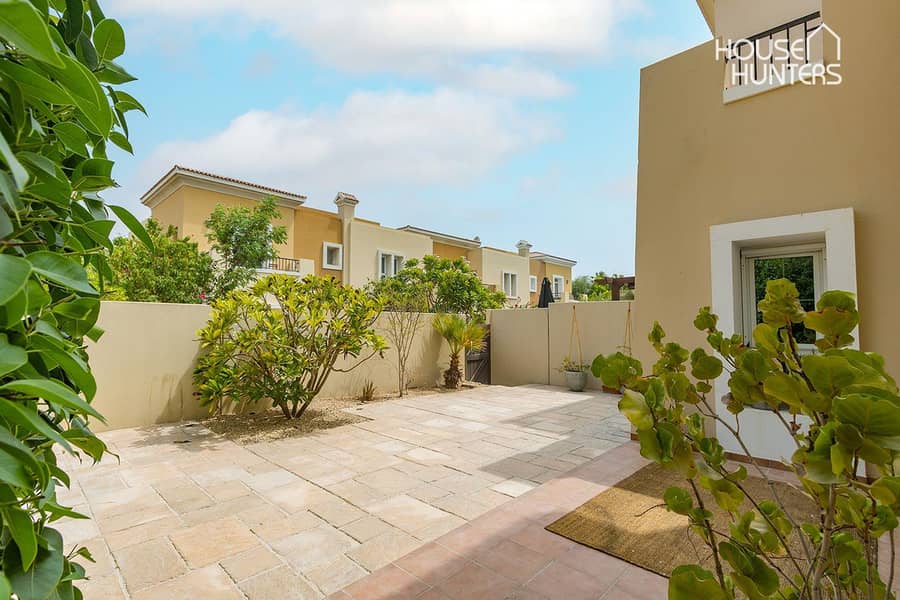 Stunning Contemporary Villa | Spacious Layout - Image 22