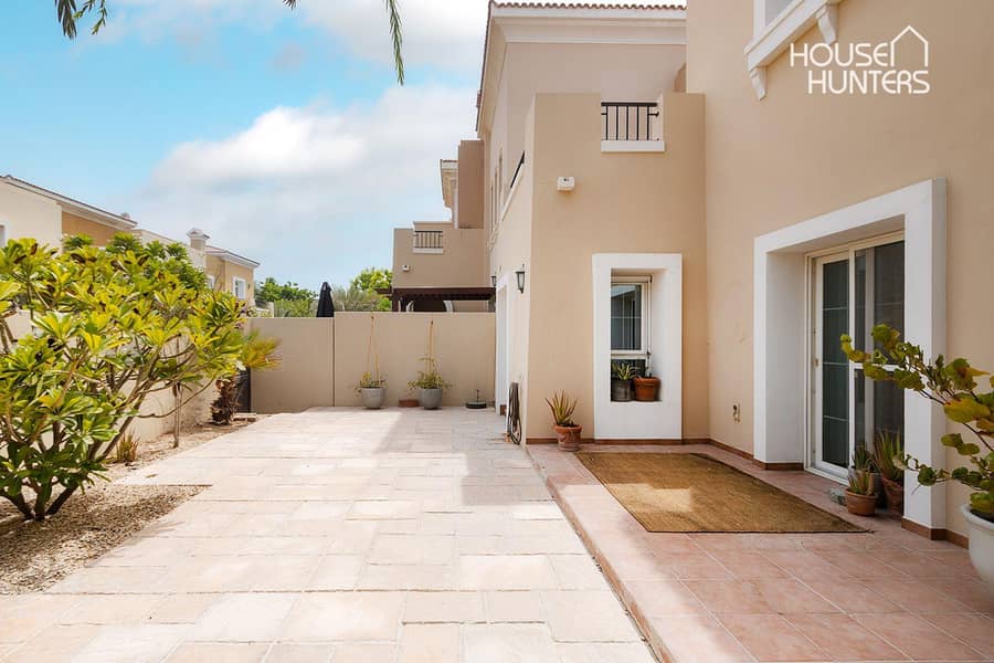 Stunning Contemporary Villa | Spacious Layout - Image 23