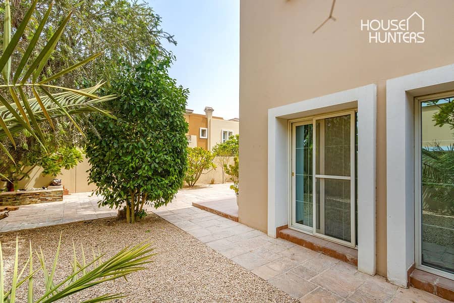 Stunning Contemporary Villa | Spacious Layout - Image 24