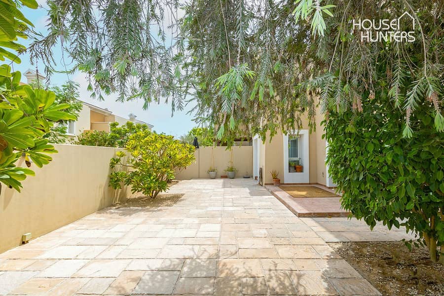 Stunning Contemporary Villa | Spacious Layout - Image 25