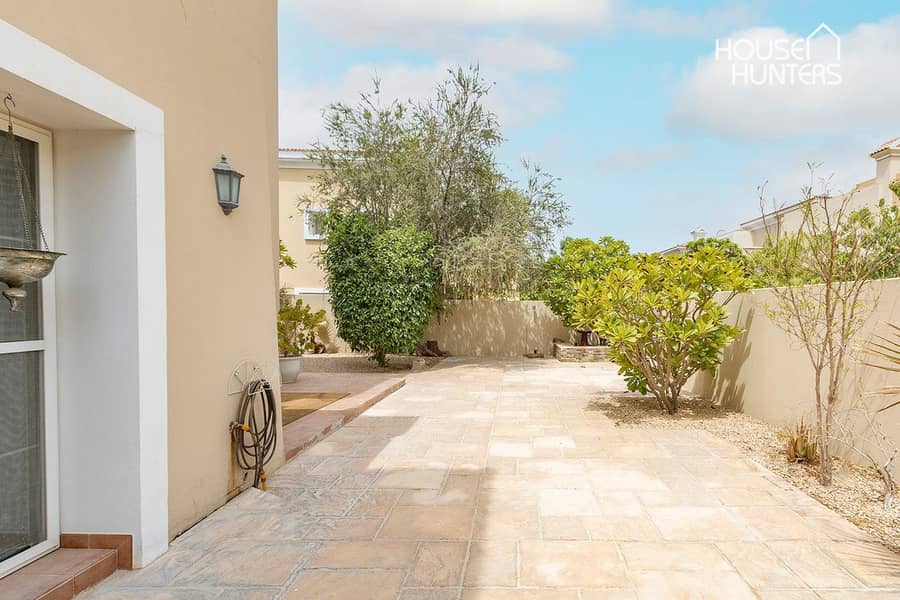 Stunning Contemporary Villa | Spacious Layout - Image 27