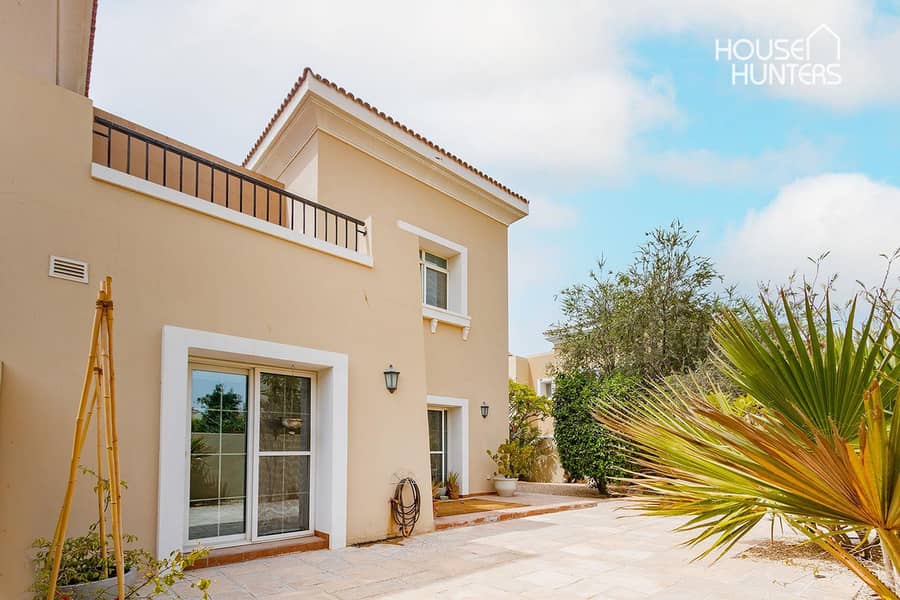 Stunning Contemporary Villa | Spacious Layout - Image 28