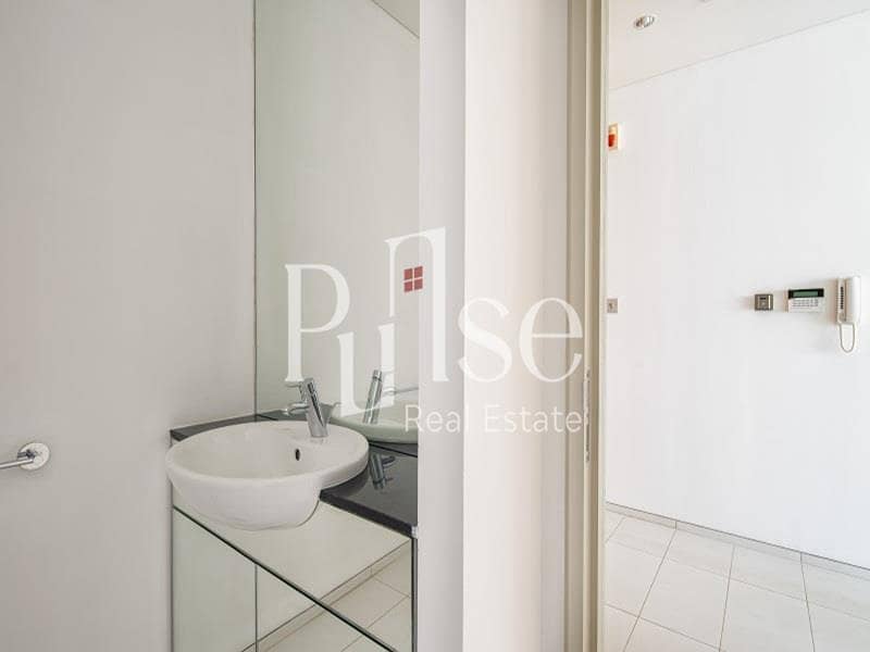 Spacious 1BR | High Floor | DIFC and Sea Views - Image 6