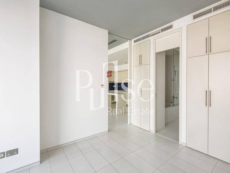 Spacious 1BR | High Floor | DIFC and Sea Views - Image 9