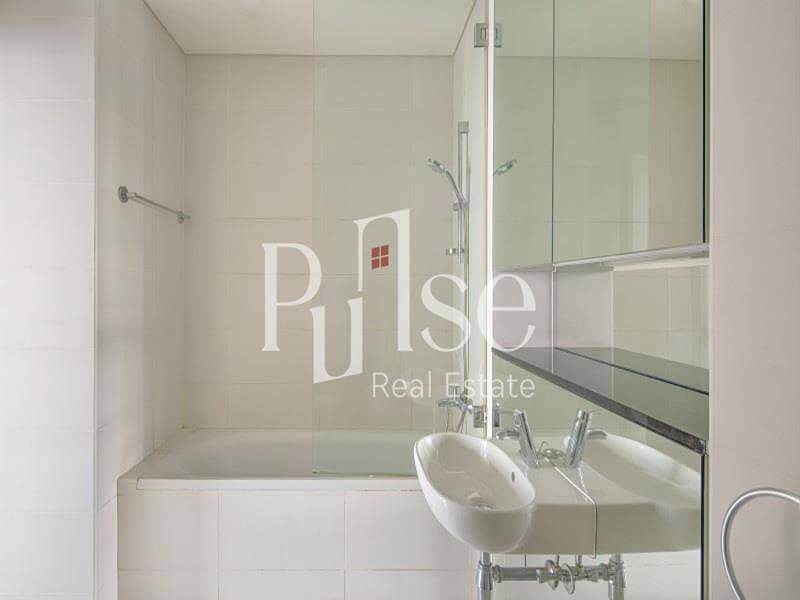 Spacious 1BR | High Floor | DIFC and Sea Views - Image 10