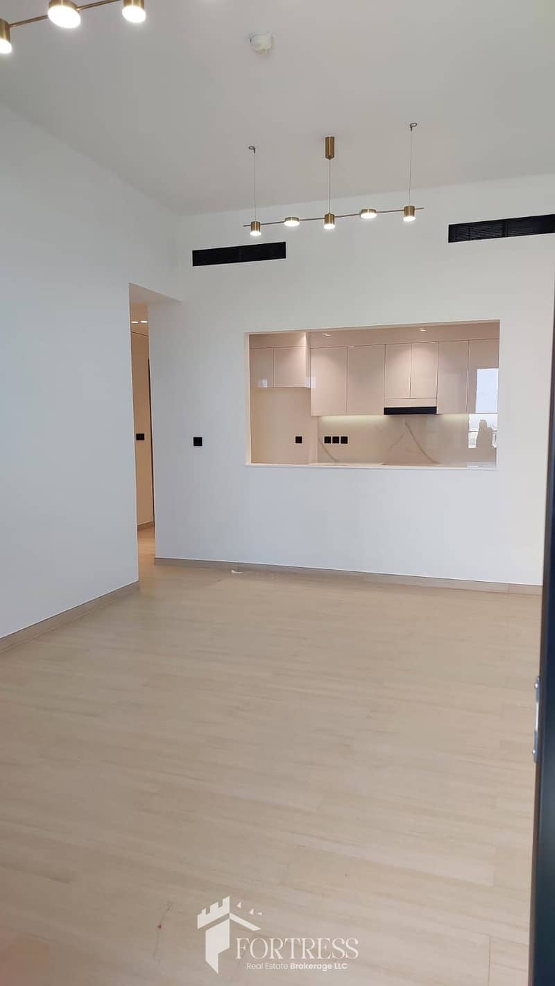 BRIGHT 1 BR | PRIME LOCATION | COMMUNITY VIEW