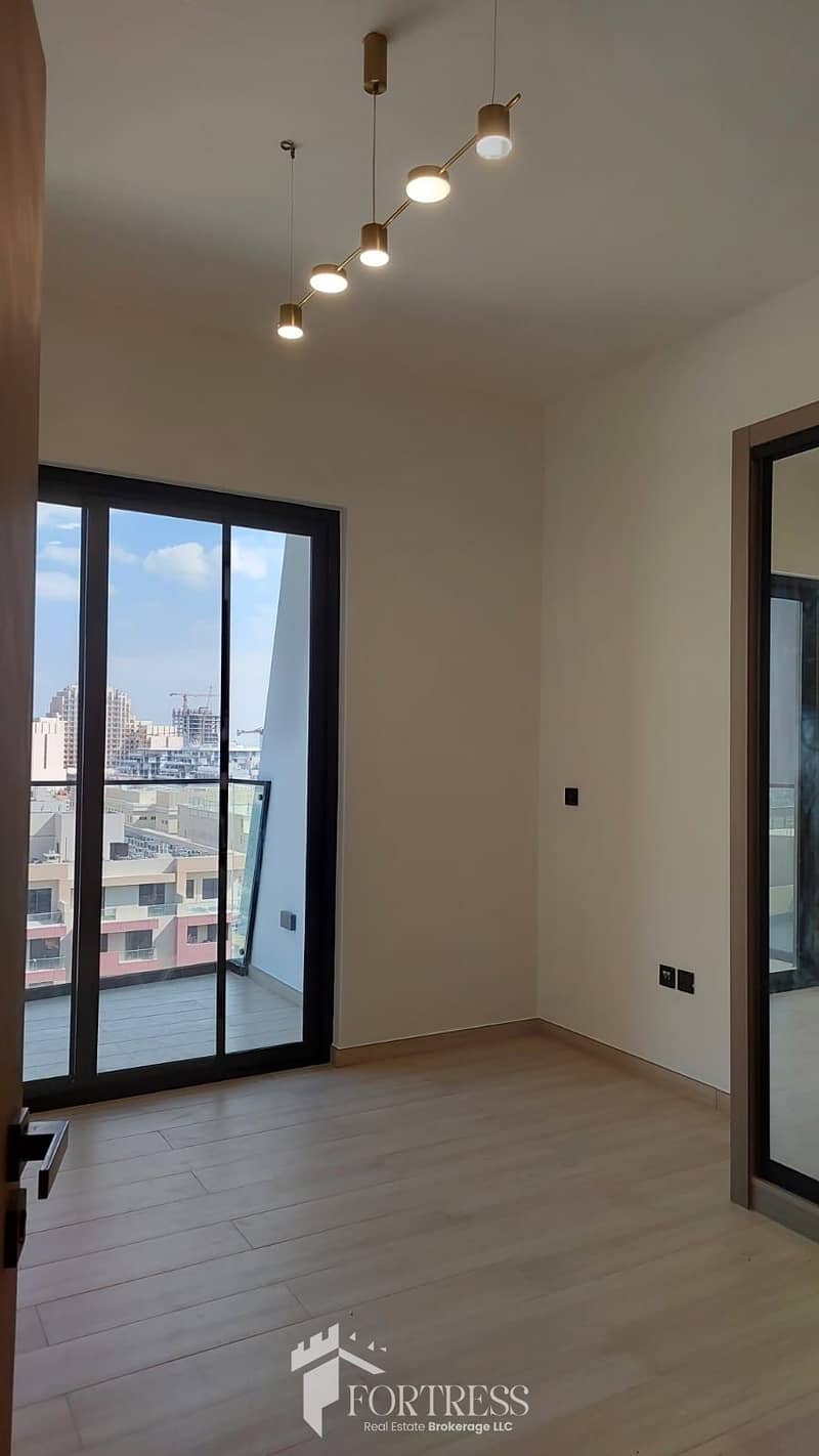 BRIGHT 1 BR | PRIME LOCATION | COMMUNITY VIEW