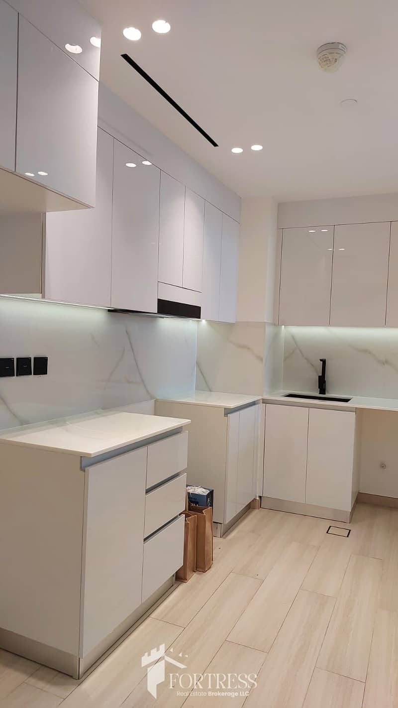 BRIGHT 1 BR | PRIME LOCATION | COMMUNITY VIEW