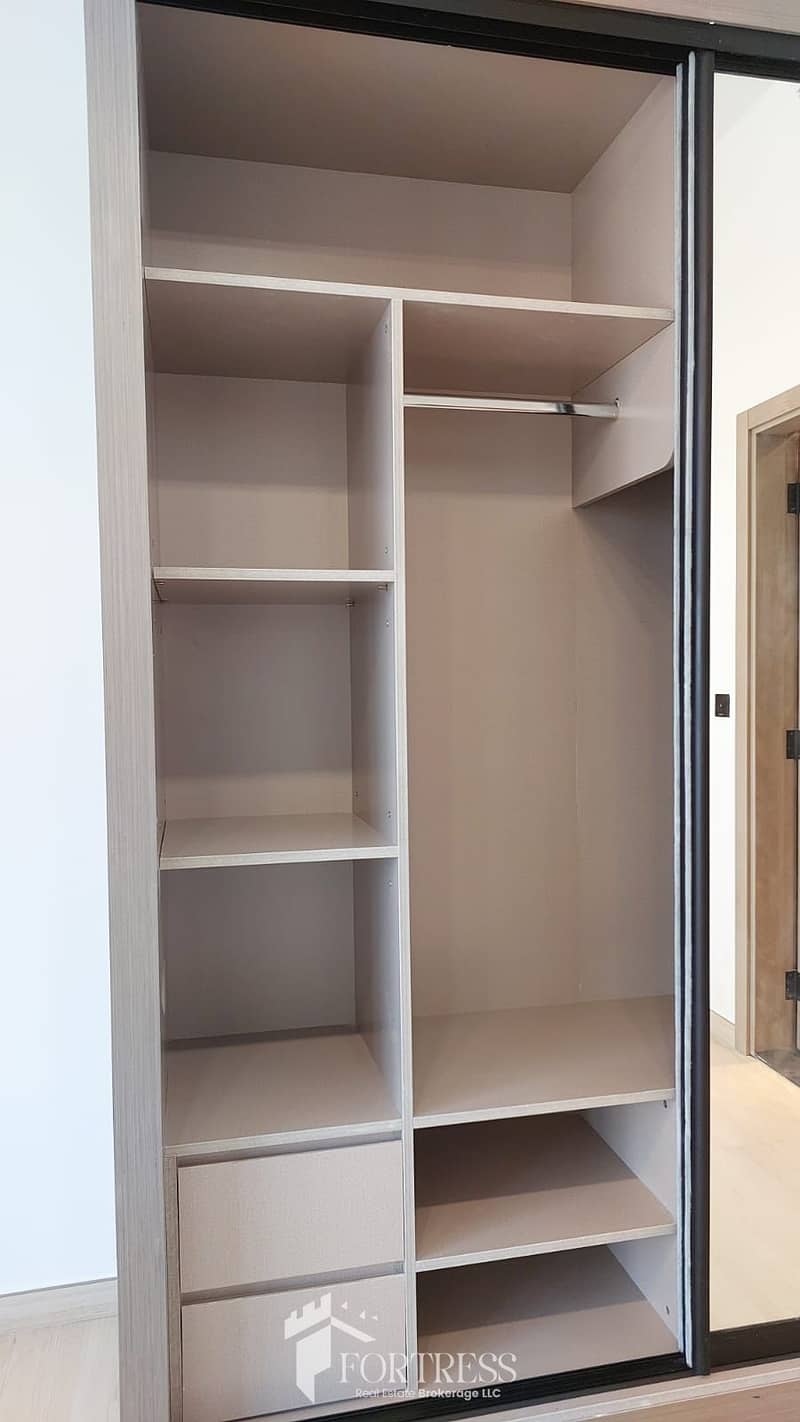 BRIGHT 1 BR | PRIME LOCATION | COMMUNITY VIEW - Image 8