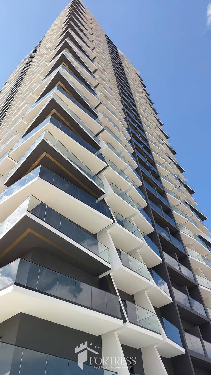 BRIGHT 1 BR | PRIME LOCATION | COMMUNITY VIEW - Image 15