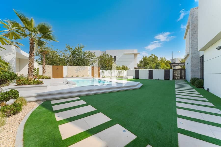 All Ensuite BR | Corner Unit | Fully Upgraded Home