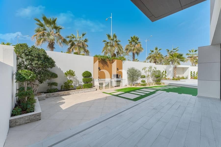 All Ensuite BR | Corner Unit | Fully Upgraded Home