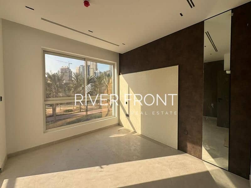 Ideal Investment | Park Facing | Strong Return