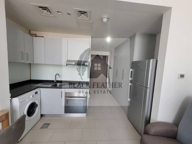 FREE CHILLR // LARGE FURNISHED STUDIO // VACANT // NEAR TO METRO