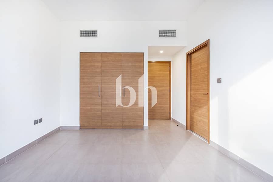 Single Row | Large corner Plot | Vacant Now - Image 7