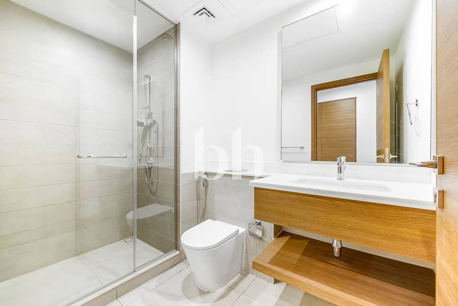 Single Row | Large corner Plot | Vacant Now - Image 10