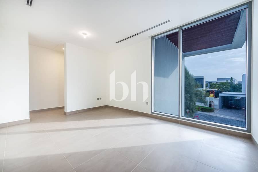 Single Row | Large corner Plot | Vacant Now - Image 12