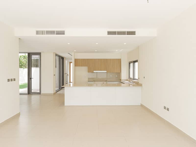 Single Row / Vacant / Swimming Pool / 3BR + Maid