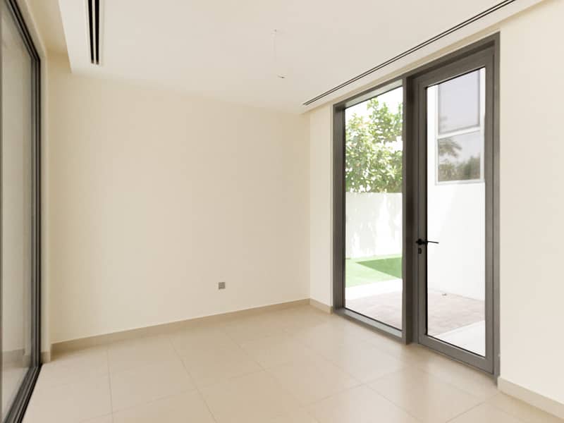 Single Row / Vacant / Swimming Pool / 3BR + Maid