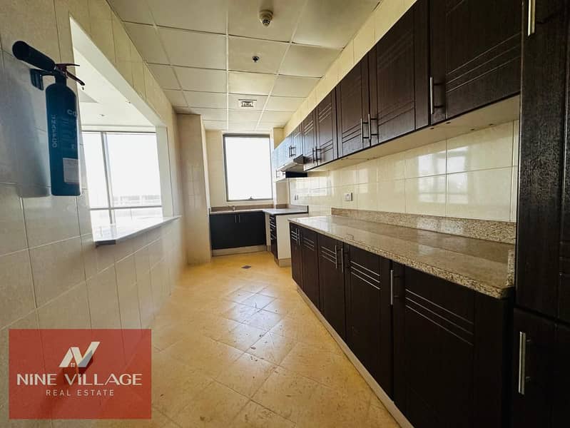 PRIME LOCATION CHILLER FREE FREE HOLD