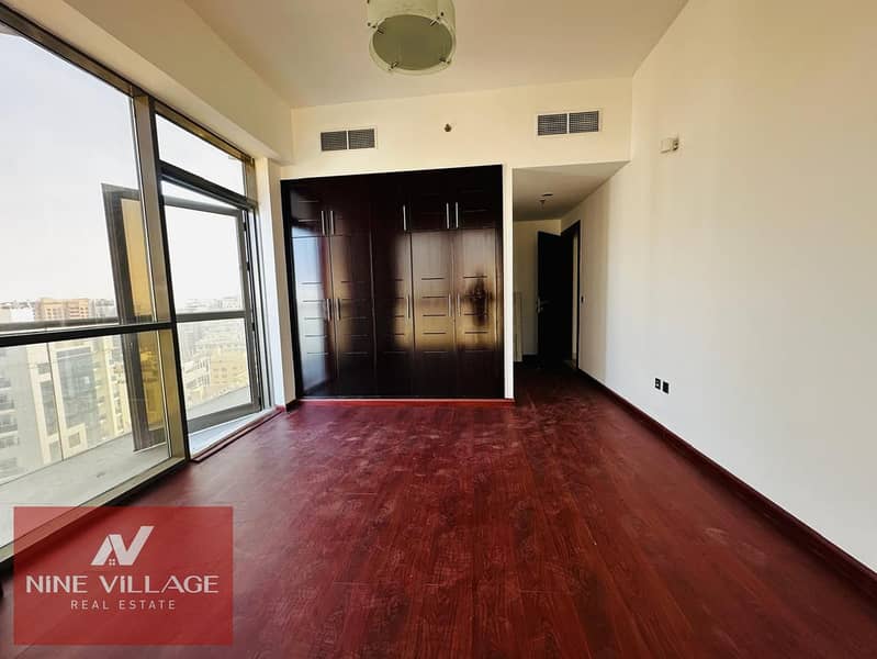 PRIME LOCATION CHILLER FREE FREE HOLD