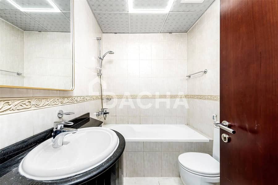 PENTHOUSE | Fully Upgraded | Vacant - Image 12