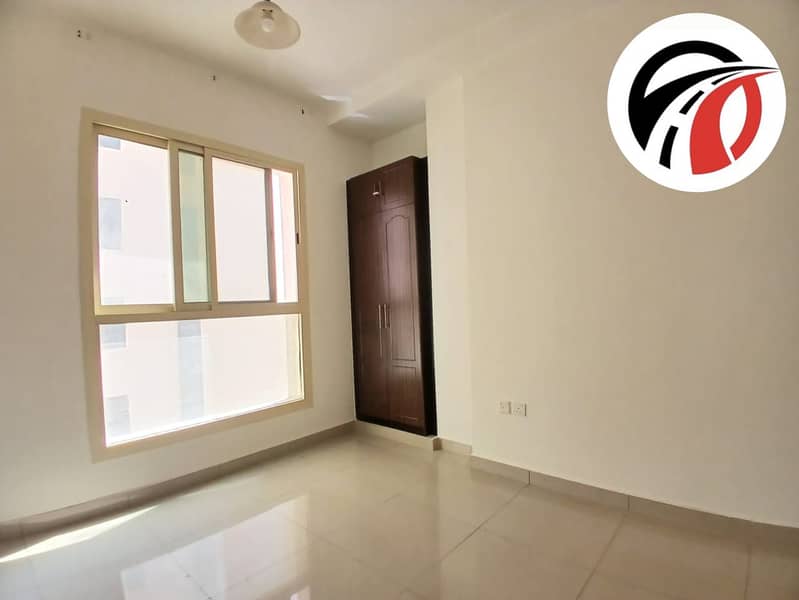 Spacious Studio Close to Pound Park Available 40k