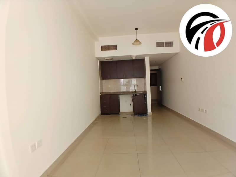 Spacious Studio Close to Pound Park Available 40k