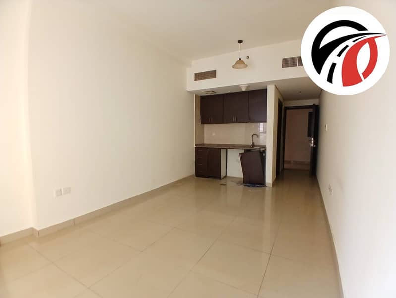 Spacious Studio Close to Pound Park Available 40k