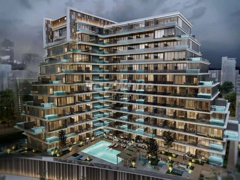 Large | Private Pool | Smart Home| Fitted Kitchen