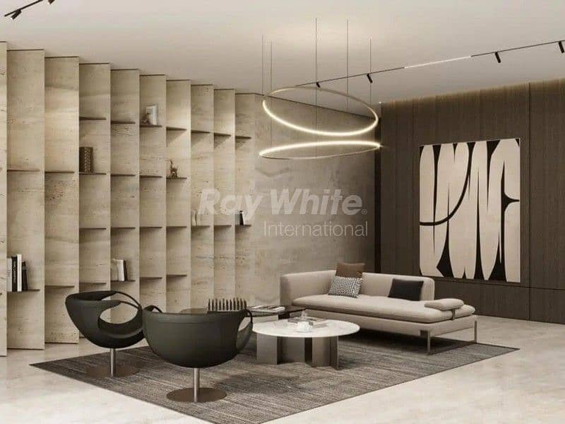 Large | Private Pool | Smart Home| Fitted Kitchen