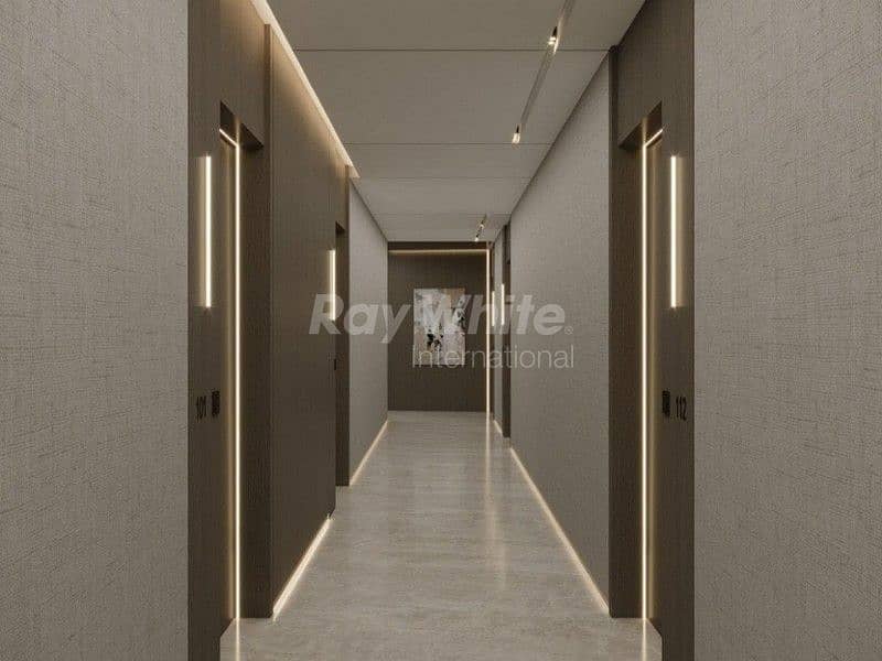 Large | Private Pool | Smart Home| Fitted Kitchen