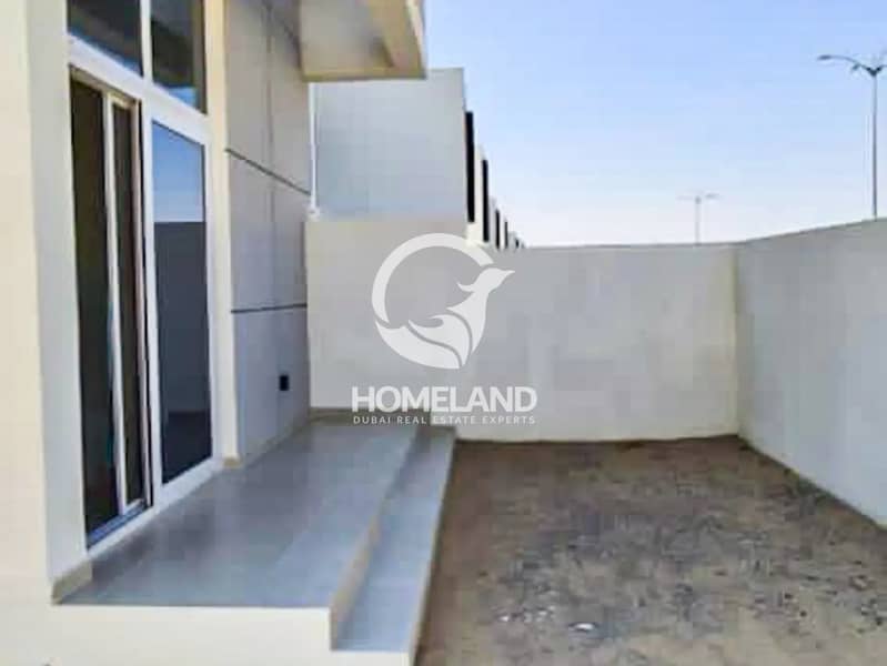 Spacious Layout | Corner Unit | Large Plot