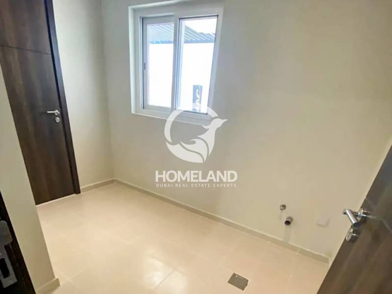 Spacious Layout | Corner Unit | Large Plot