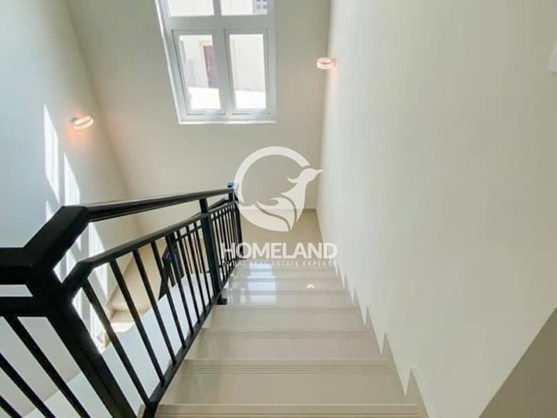 Spacious Layout | Corner Unit | Large Plot